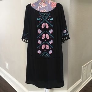 Off the shoulder dress w/embroidery design